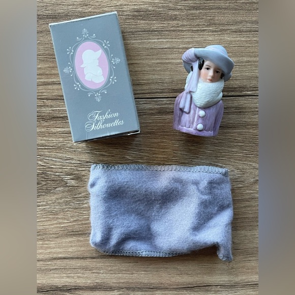 Vintage AVON American Fashion Silhouette Thimble Circa 1920’s Hat 1983 BOX! - Picture 1 of 5